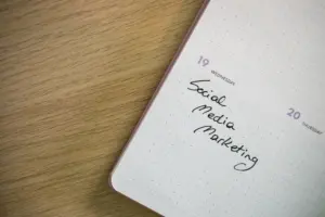 Social media manager organizing online content
